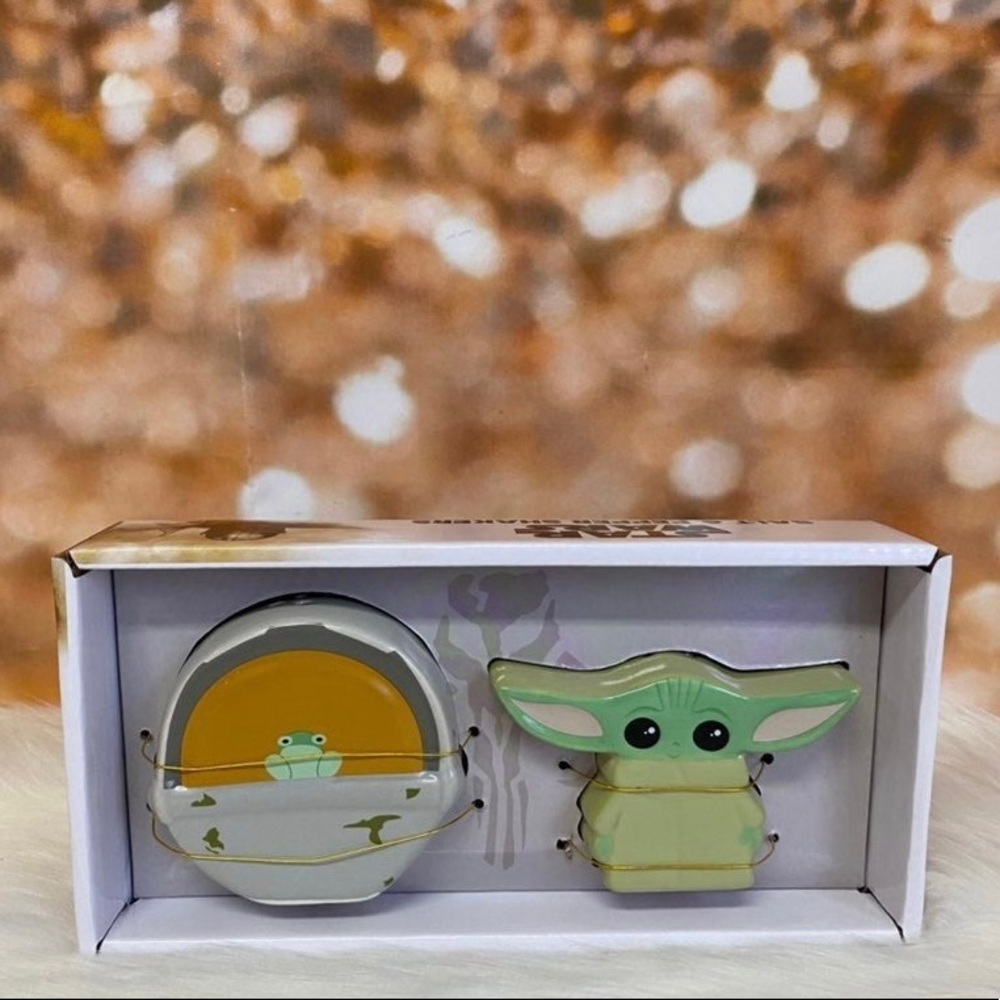 Disney Star Wars Mandalorian Child Grogu Baby Yoda Ceramic Salt & Pepper Shakers